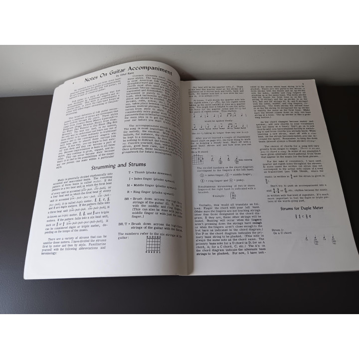 124 Folk Songs - Folkways Records (muziekboek)