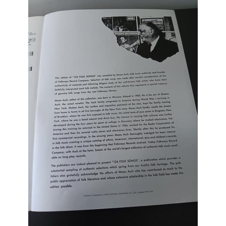 124 Folk Songs - Folkways Records (muziekboek)