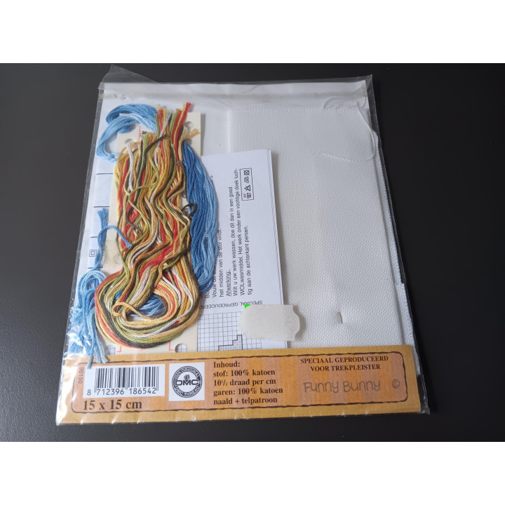 Funny Bunny - Garden Alfabet Borduurpakket (Letter A)