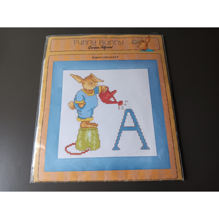 Funny Bunny - Garden Alfabet Borduurpakket (Letter A)